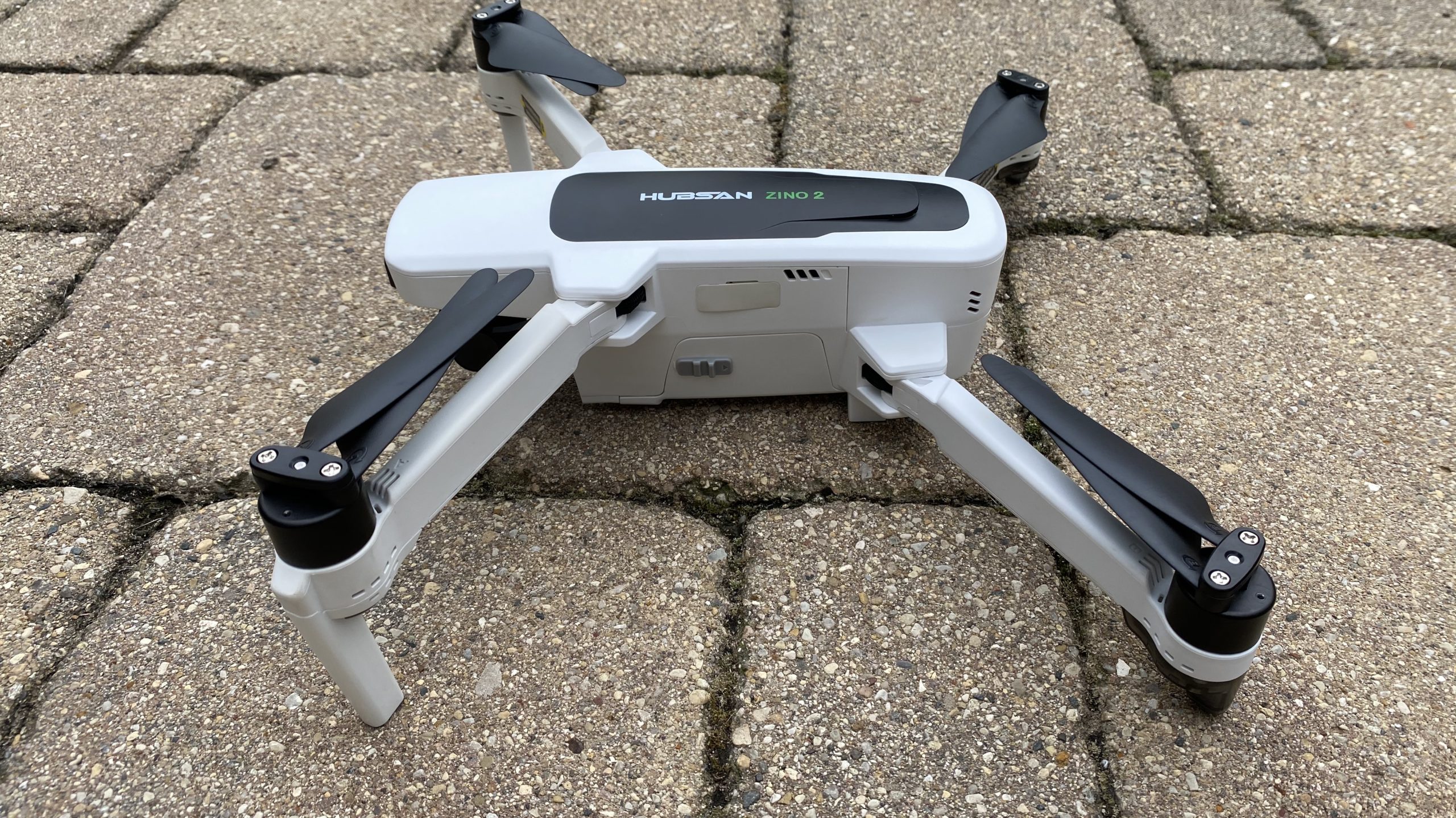 Drone Hubsan Zino 2 : semi professional camera drone